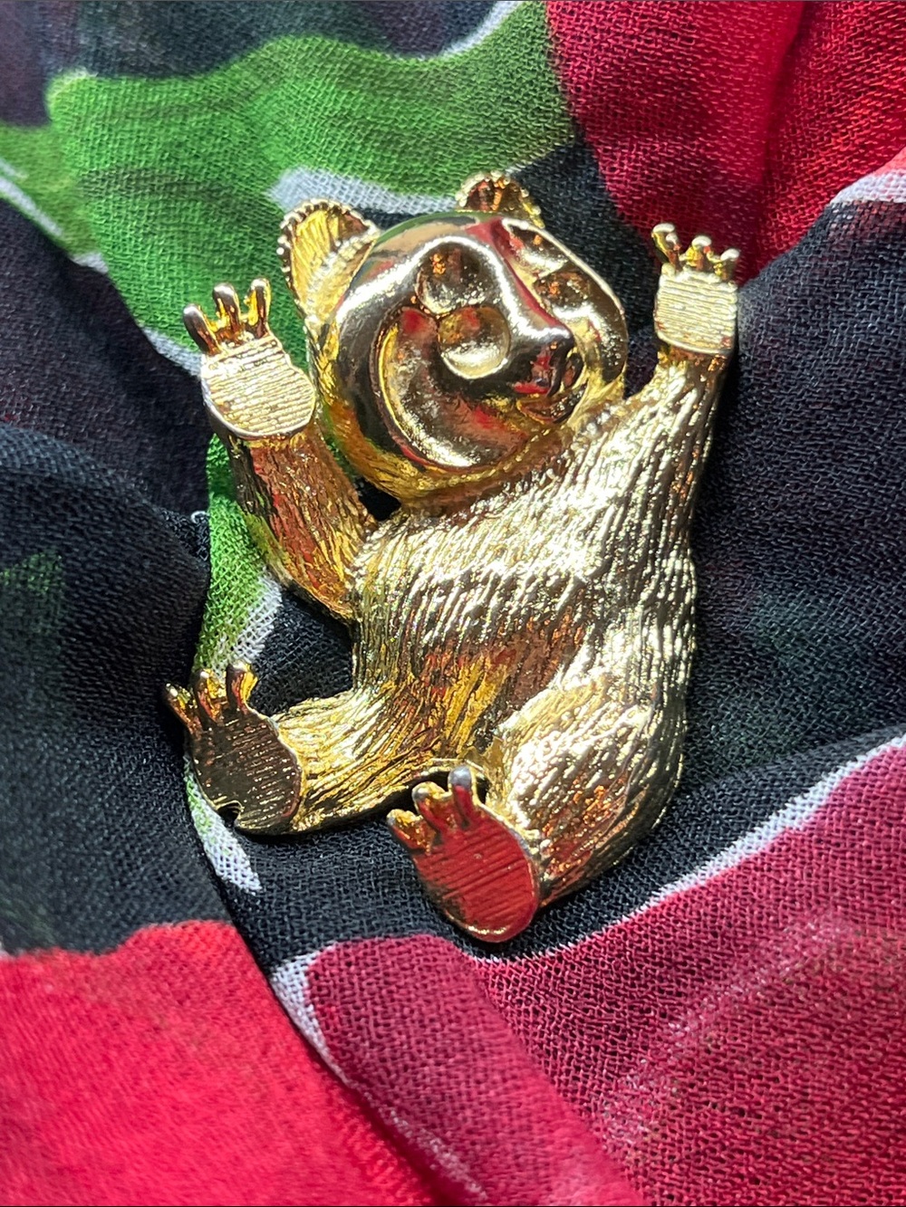 Gold tone bear scarf clip - Picture 3 of 5